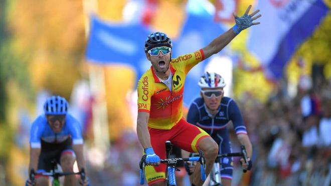 Alejandro Valverde celebra su oro en el Mundial en Ruta de 2018 (Foto: EFE).