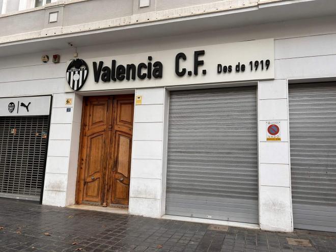 Oficinas del Valencia CF y tienda cerradas