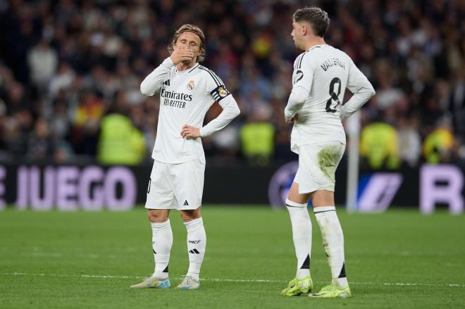 Luka Modric y Fede Valverde en un partido del Real Madrid (Foto: Cordon Press)