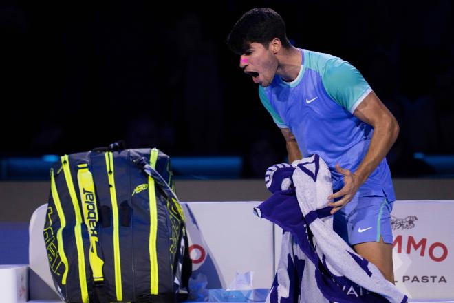 Carlos Alcaraz, desesperado ante Zverev en las ATP Finals (Foto: Cordon Press).