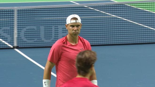 Rafa Nadal entrenando en Málaga para la Copa Davis