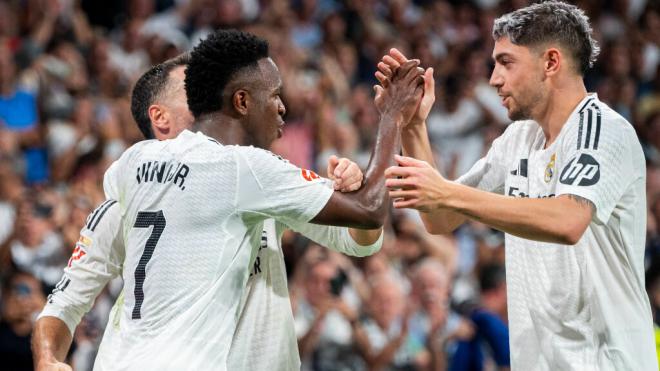 Vinicius Jr, Fede Valverde y Dani Carvajal celebrando un gol (Foto: Cordon Press)