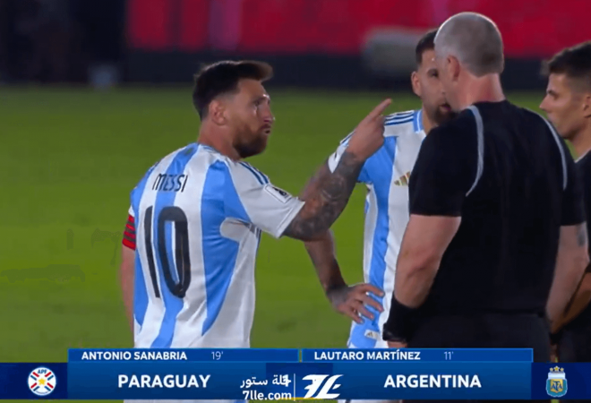 La bronca de Leo Messi al árbitro del Paraguay-Argentina.