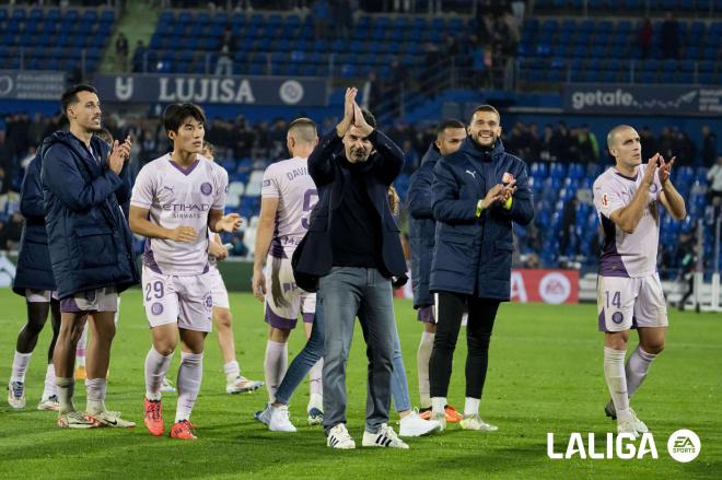 Míchel Sánchez da las gracias a la afición del Girona (Foto: LALIGA).