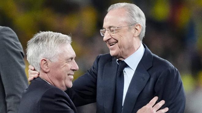 Ancelotti y Florentino Pérez se saludan tras ganar la Champions (Cordon Press)