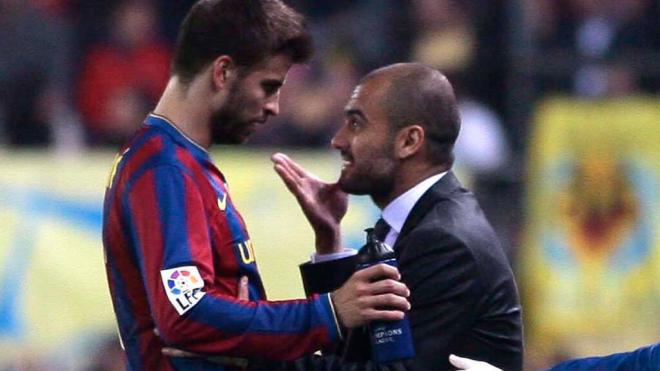 Pep Guardiola dando órdenes a Gerard Piqué (Cordon Press)