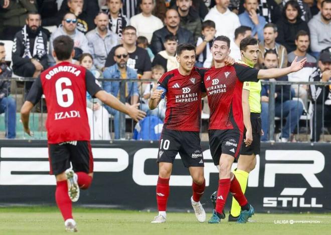 Joaquín Panichelli celebra uno de sus goles en el Castellón-Mirandés (Foto: LALIGA).