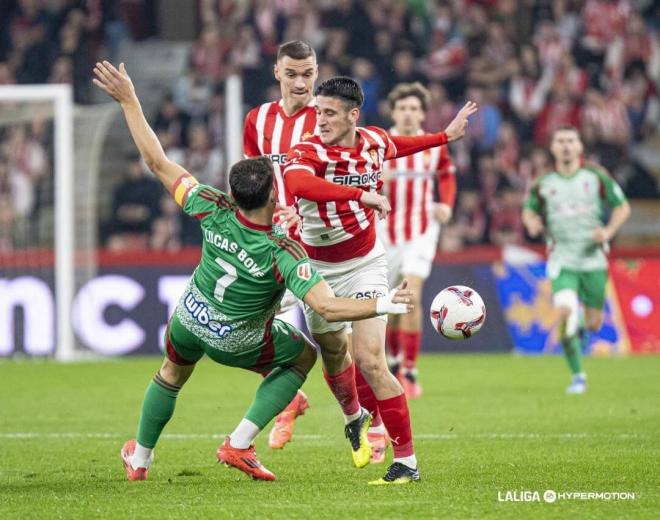 Olaetxea en el Sporting - Granada (Foto: LALIGA).