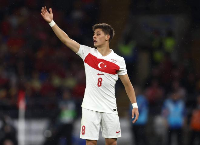 Arda Güler jugando con la selección de Turquía (Cordon Press)