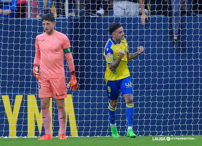 Gol de Roger Martí en el Córdoba - Cádiz (Foto: LALIGA).