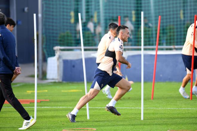 San Emeterio, en un reciente entrenamiento (Foto: Cádiz CF).