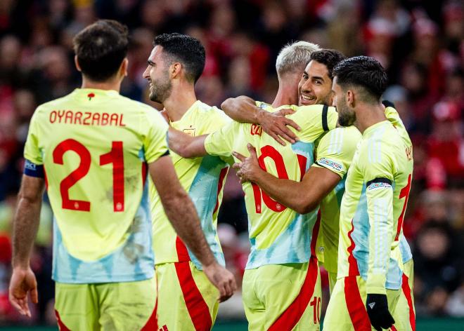 Ayoze Pérez celebra su gol en el Dinamarca-España de la Nations League (Foto: @SeFutbol).