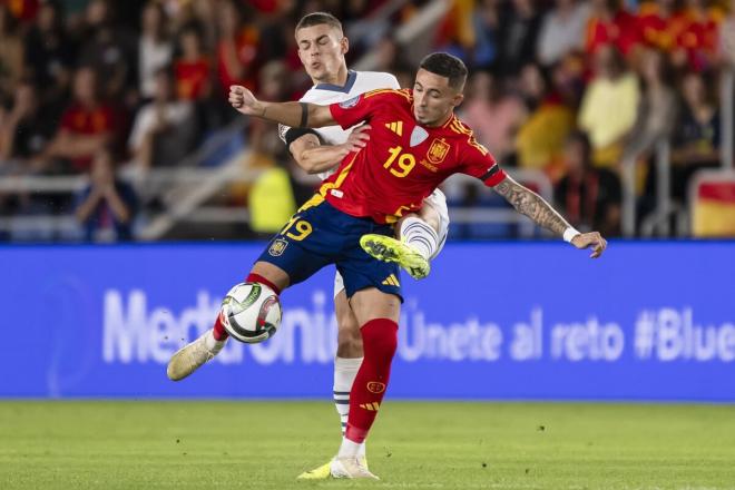 Yeremy Pino, titular en el España - Suiza (Foto: EFE).