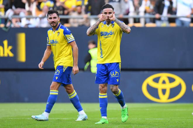 Roger, celebrando el gol ante el Córdoba (Foto: Cádiz CF).