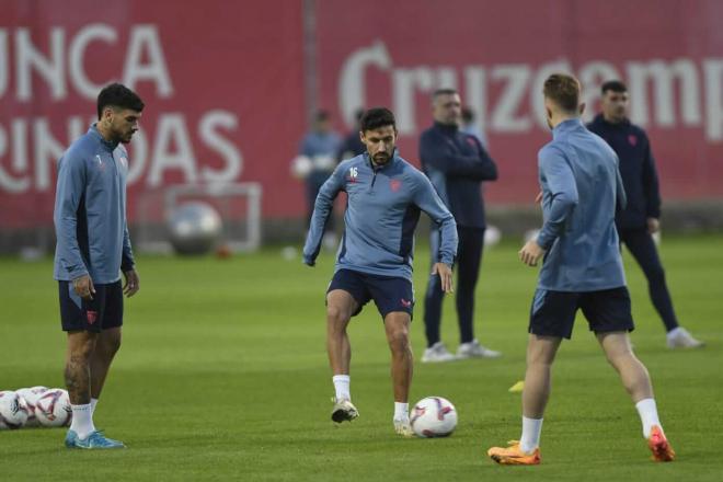 Jesús Navas, en un entrenamiento del Sevilla (Foto: Kiko Hurtado).