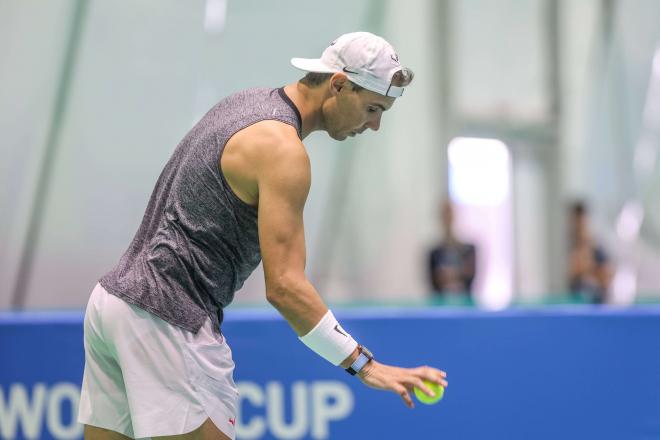 Rafa Nadal entrena en la Copa Davis (Foto: Cordon Press).