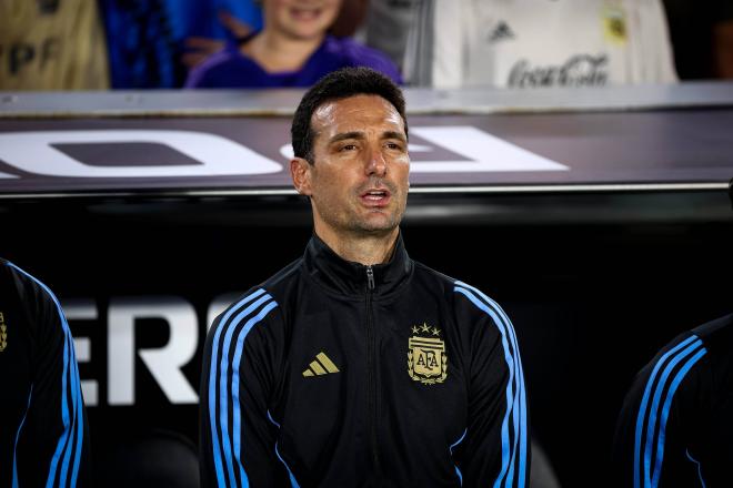 Lionel Scaloni canta el himno de Argentina (Foto: Cordon Press).