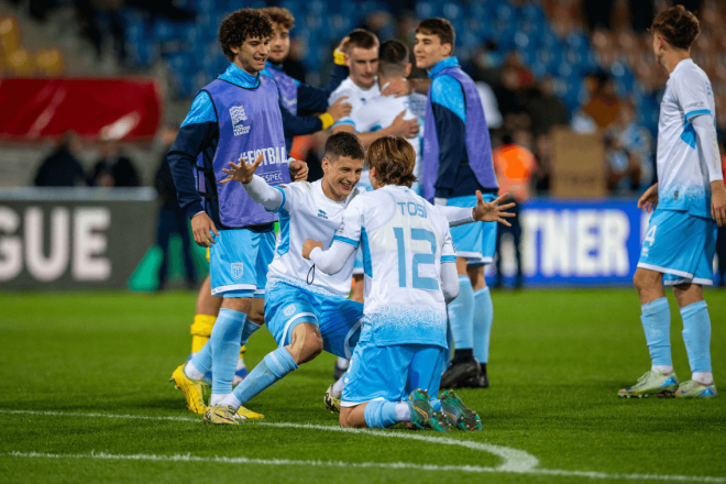 Los jugadores del San Marino celebran la victoria ante el Liechtenstein (FOTO: @FSGC_official).