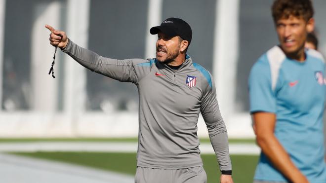 Diego Pablo Simeone durante un entrenamiento del Atlético de Madrid (Fuente: Atleti)