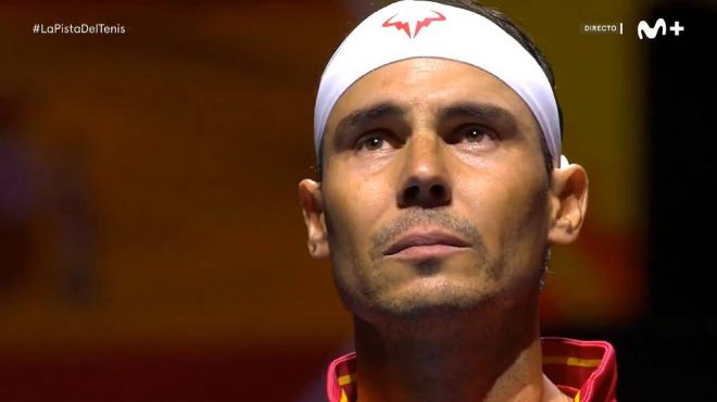 Rafa Nadal llora con el himno de España antes de su último partido.