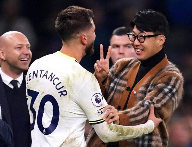 Bentancur saludando a Heung-min Son después de un partido (Foto: Cordon Press).