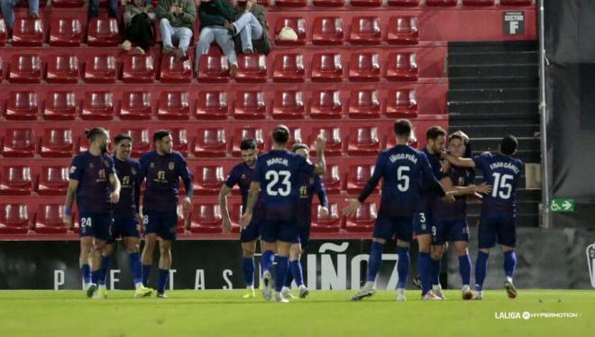 Los jugadores del Eldense celebran un gol ante el Huesca.