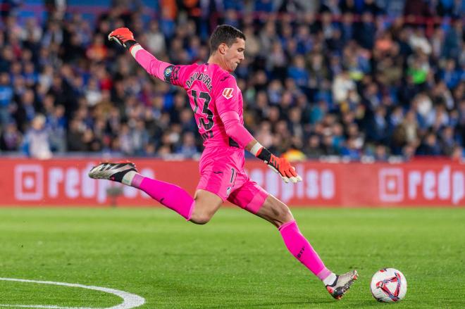 David Soria saca de puerta en un partido del Getafe (Foto: Cordon Press).