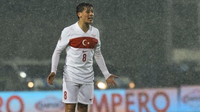 Arda Güler jugando con Turquía (Cordon Press)