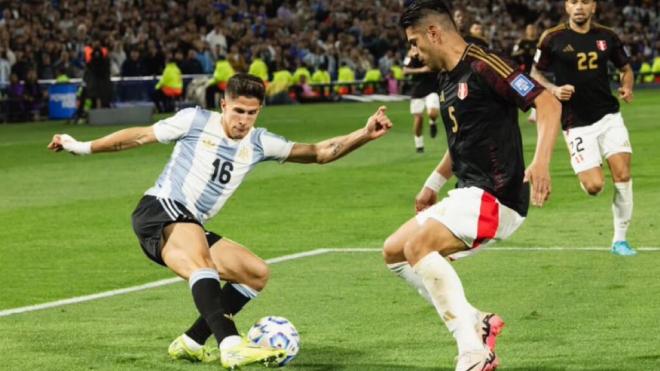 Giuliano Simeone en su debut con la Selección Argentina