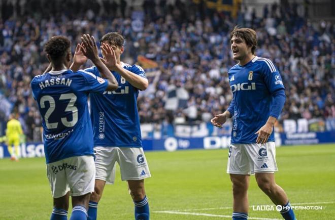 Jaime Vázquez celebra un gol del Real Oviedo (Foto: LALIGA).