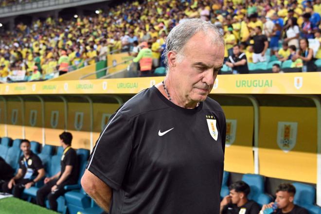 Marcelo Bielsa, en un partido de Uruguay (FOTO: Cordón Press).