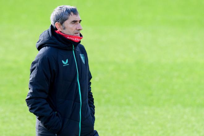 El técnico Ernesto Valverde, en una sesión en Lezama (Foto: Athletic Club).