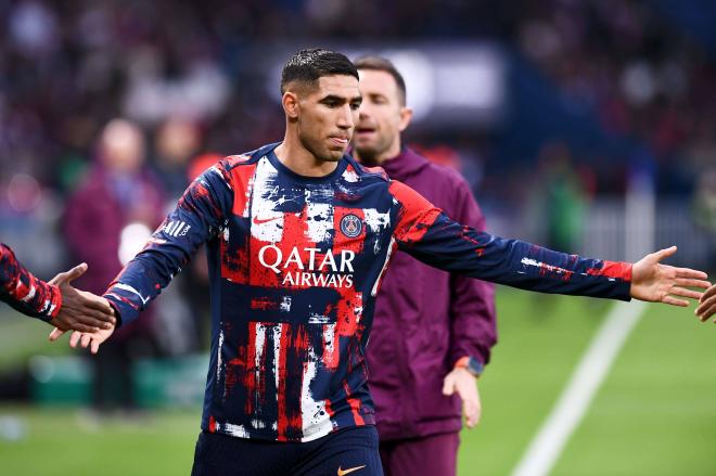 Achraf Hakimi, en un calentamiento del PSG (Foto: Cordon Press).