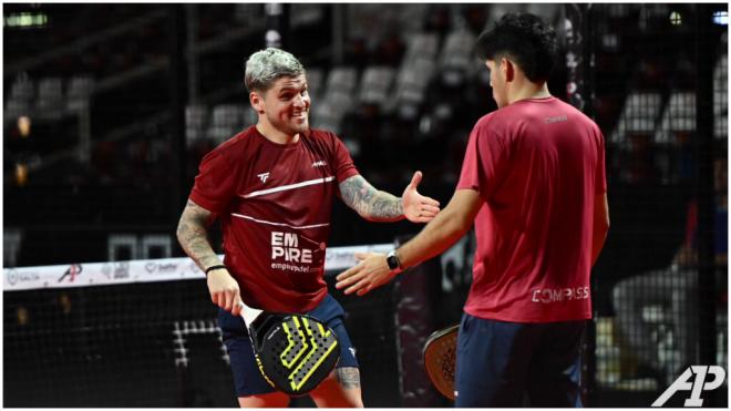 Maxi Sánchez y Fede Chiostri pasan a cuartos de final en el Macro Salta Master. (Fuente: @A1PadelOfficial)