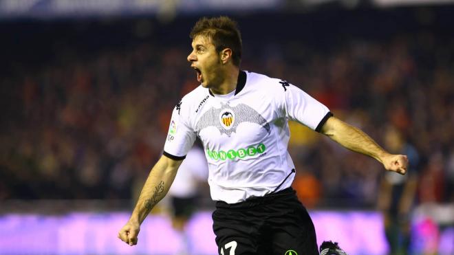 Joaquín Sánchez celebra un gol con el Valencia CF