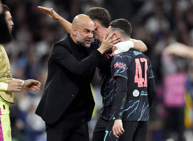 Pep Guardiola y Phil Foden, durante el Real Madrid-Manchester City (Foto: Cordon Press).