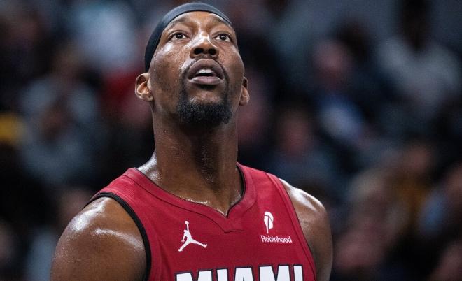 Bam Adebayo en un partido con los Miami Heat (Foto: Cordon Press).