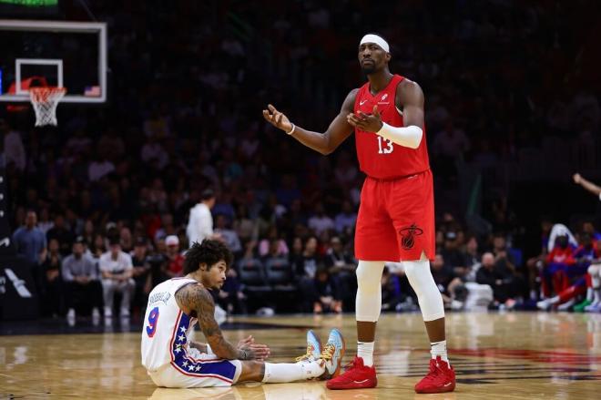 Bam Adebayo en un partido con los Miami Heat (Foto: Cordon Press).