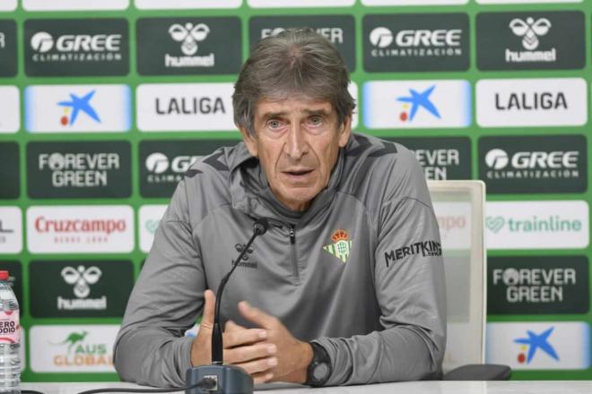 Manuel Pellegrini, entrenador del Real Betis (foto: Kiko Hurtado).