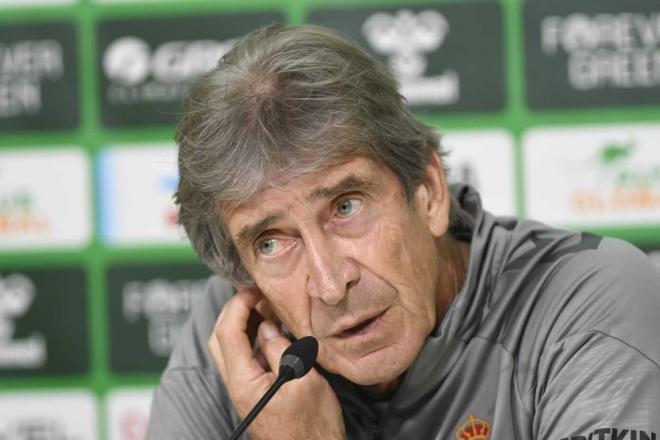 Manuel Pellegrini durante la rueda de prensa (foto: Kiko Hurtado).