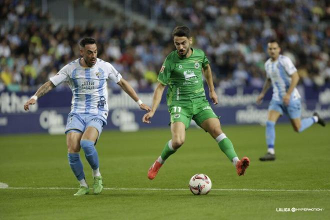 Acción en el Málaga - Racing. (Foto: LALIGA)