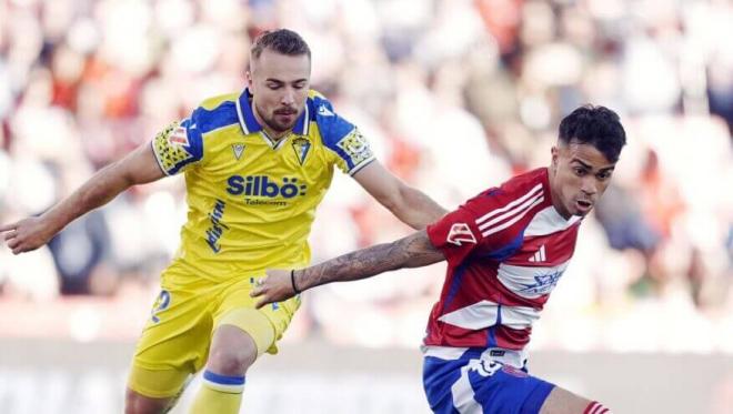 Ontiveros pugna con Reinier (Foto: LALIGA).