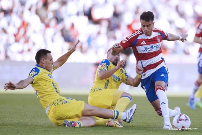 Ontiveros, en una acción con Reinier (Foto: LALIGA).