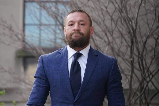 Connor McGregor, en la entrada al juicio por violación (Foto: Cordon Press).