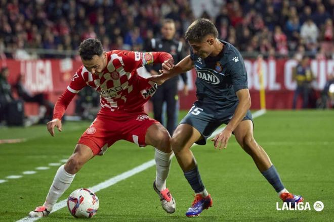 Jugada del Girona-Espanyol (Foto: LALIGA).