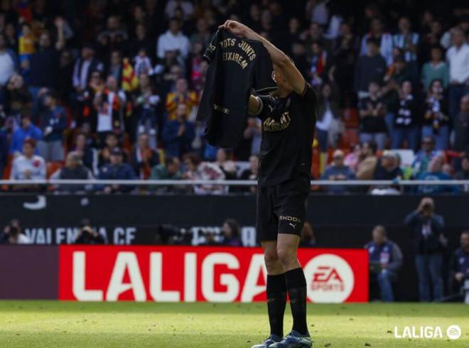 César Tárrega dedica su gol a las víctimas de la DANA en València (Foto: LALIGA).