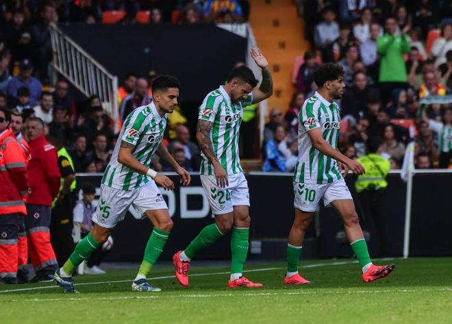 Bartra, Aitor Ruibal y Abde (foto: Kiko Hurtado).