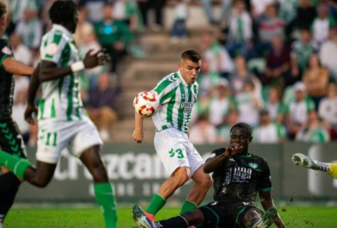 Pablo García en una acción del partido (foto: RBB).