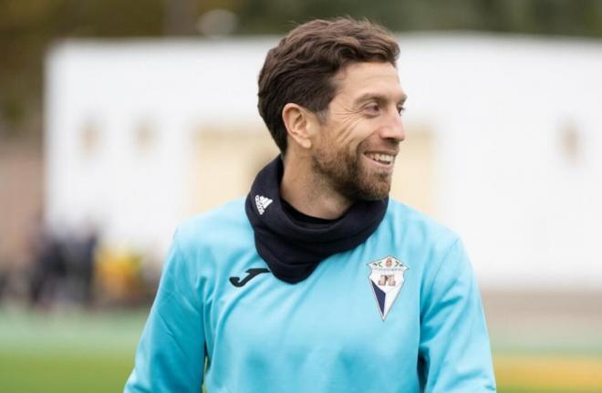 El Papu Gómez, entrenando con el CD Manhego (Foto: CDM).