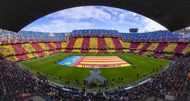 Tifo y Senyera en Mestalla